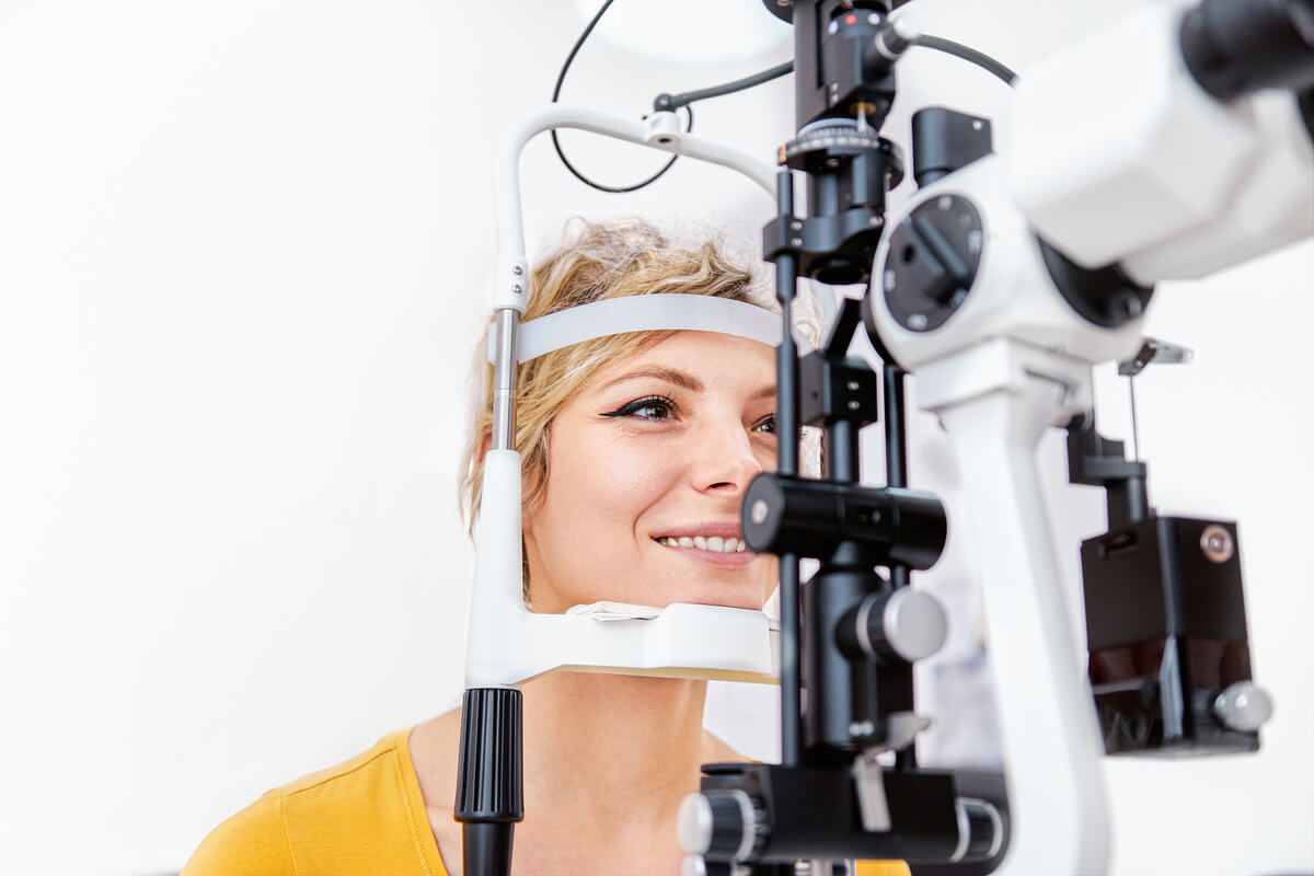 optometrist, fata, om, ochi, aparat, consultatie