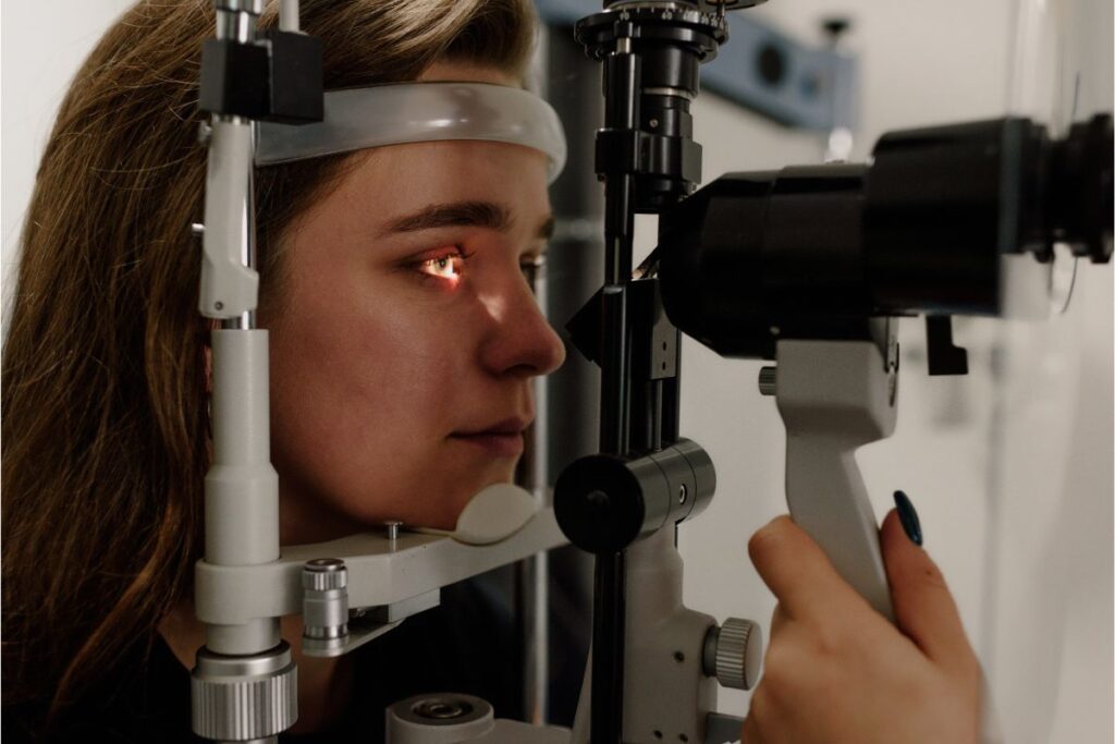 hemoragie oculara, hemoragie ochi, consult oftalmologic