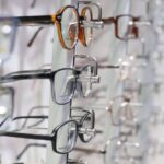 Ce rame se poartă la ochelarii de vedere – criterii importante în funcție de care să le alegi pe cele potrivite