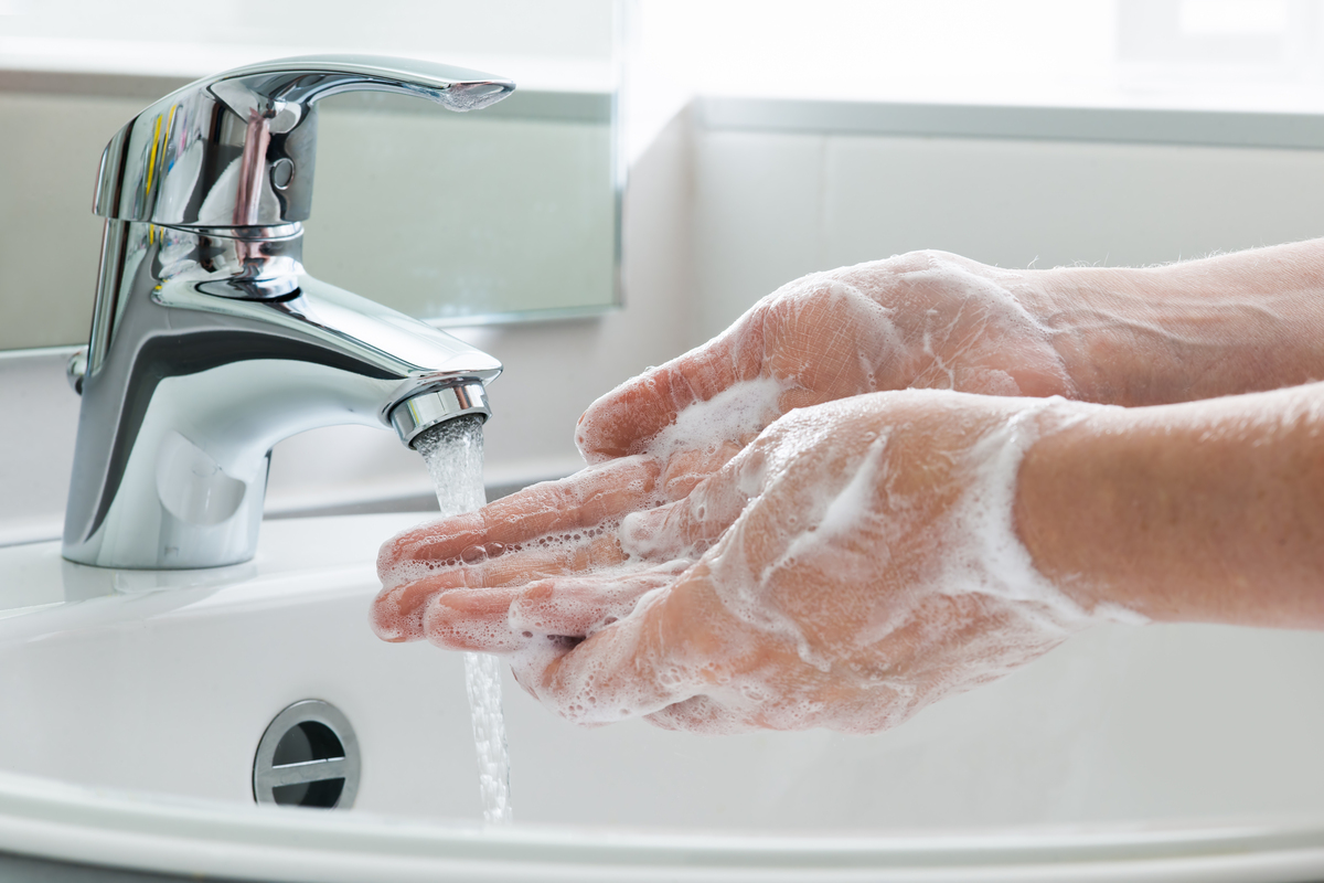 Prevenția alergiilor oculare spalat pe maini